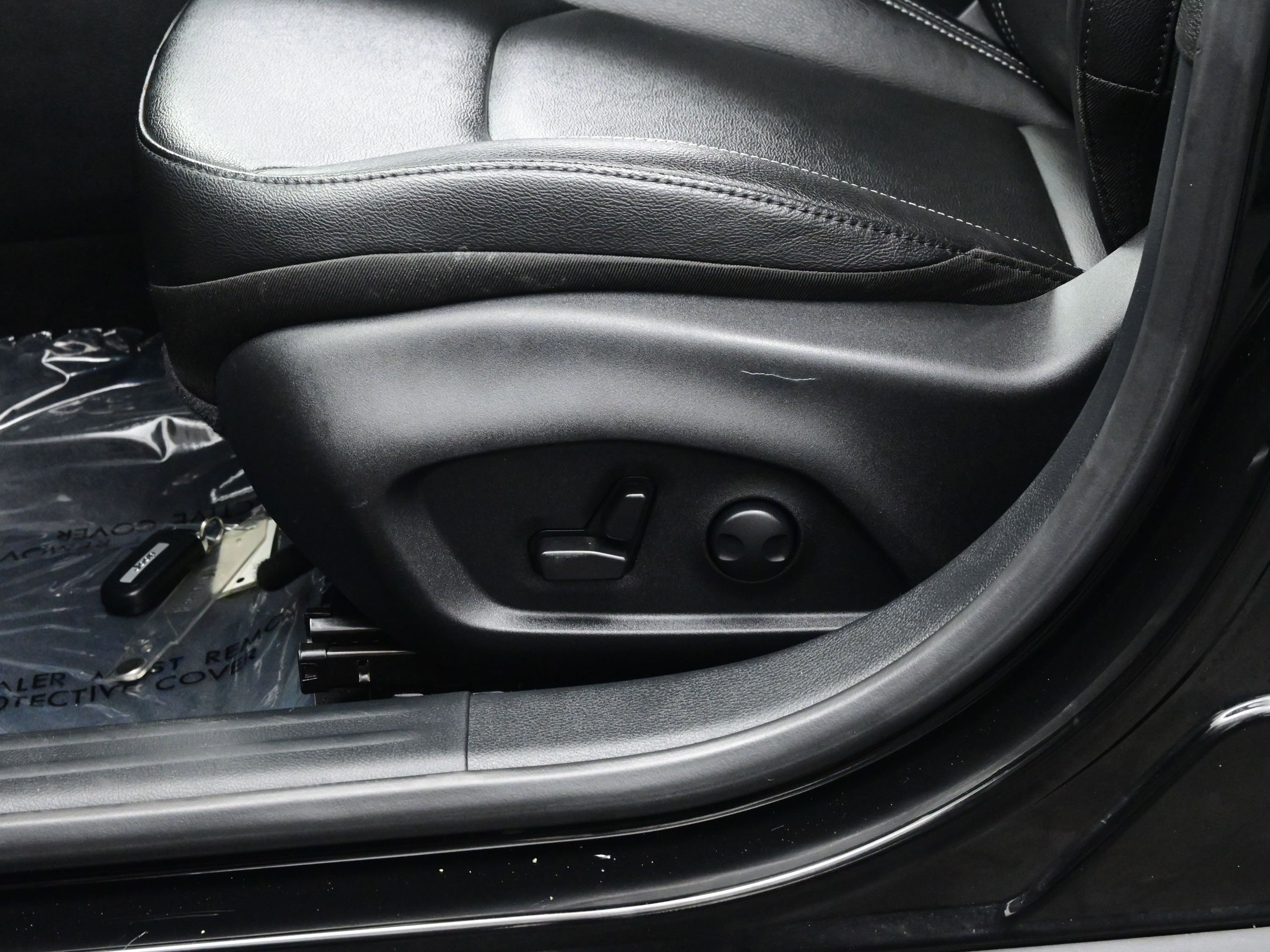 Used 2025 Jeep Compass Limited image 11