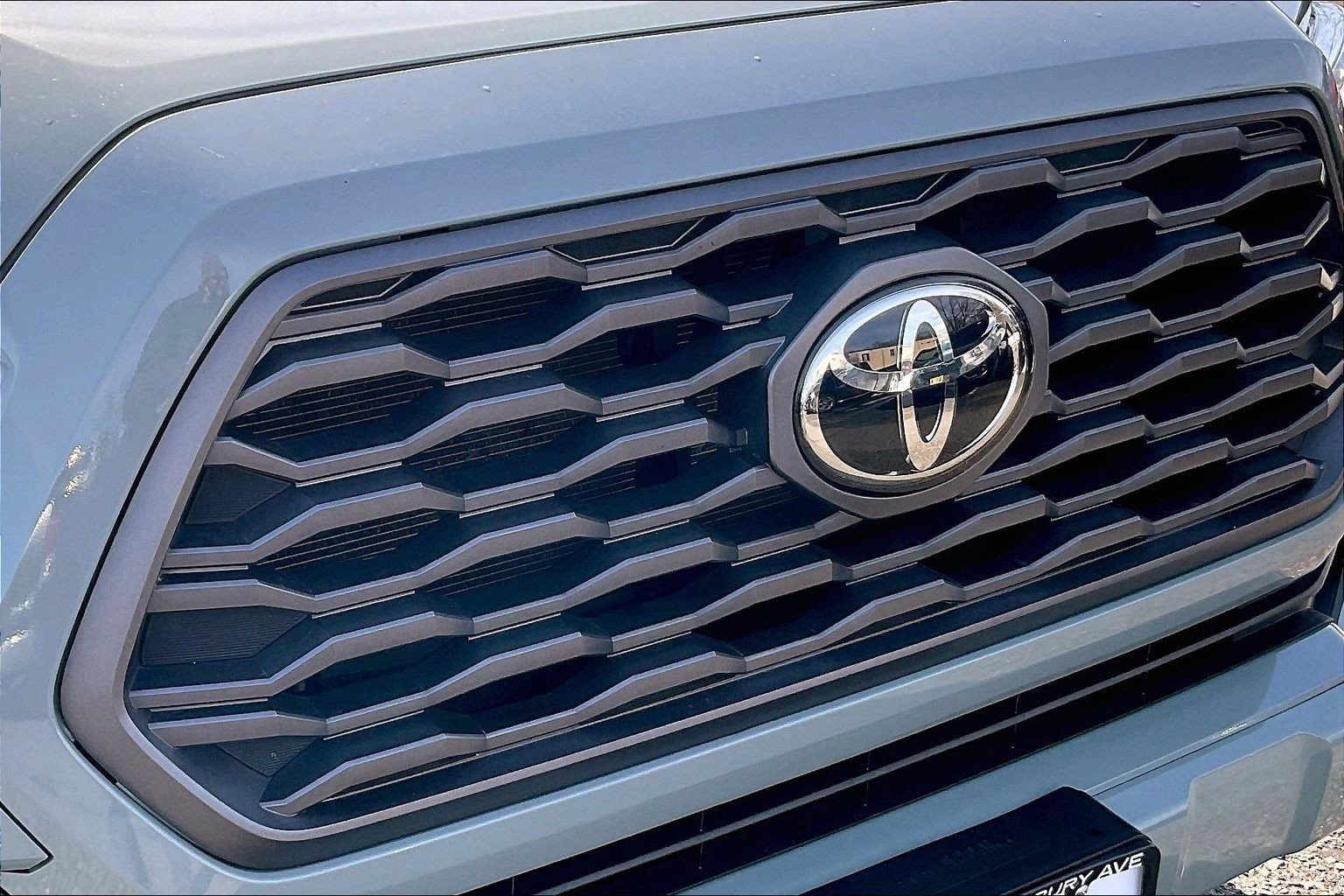 Used 2022 Toyota Tacoma TRD Sport w/ TRD Premium Sport Package image 27