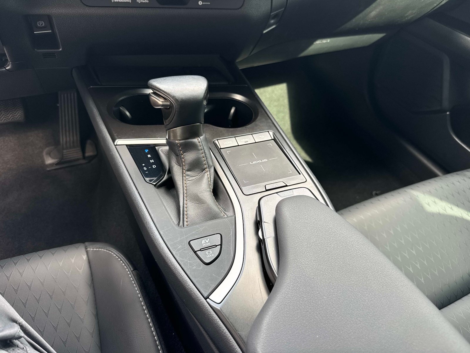 Used 2022 Lexus UX 250h w/ Accessory Package (Z2) AWD/4WD image 27