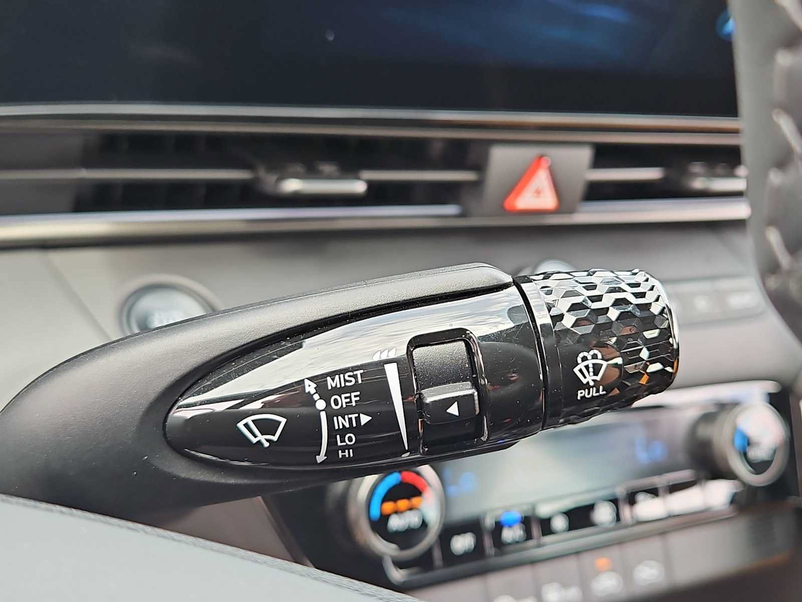 Used 2025 Hyundai Elantra Hybrid FWD image 25