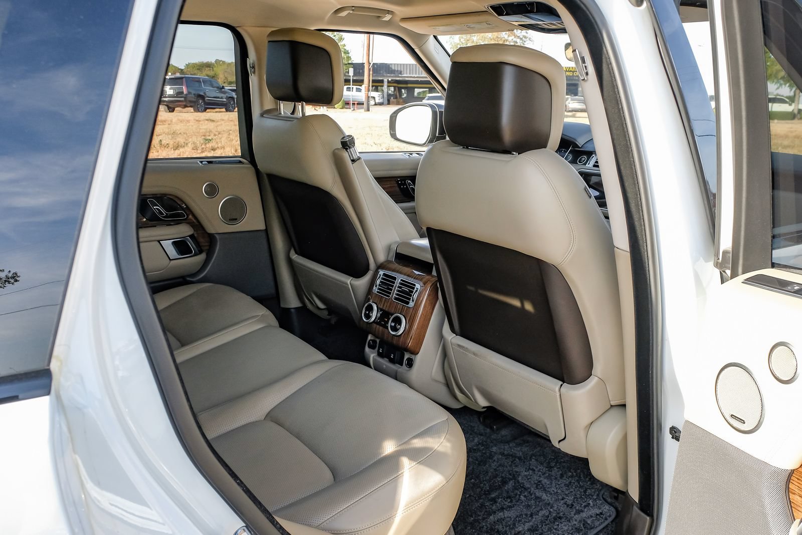 Used 2018 Land Rover Range Rover Supercharged AWD/4WD image 38