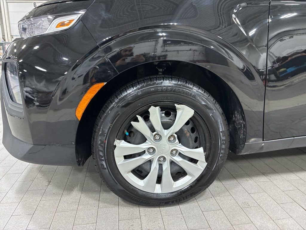 Used 2022 Kia Soul LX image 12