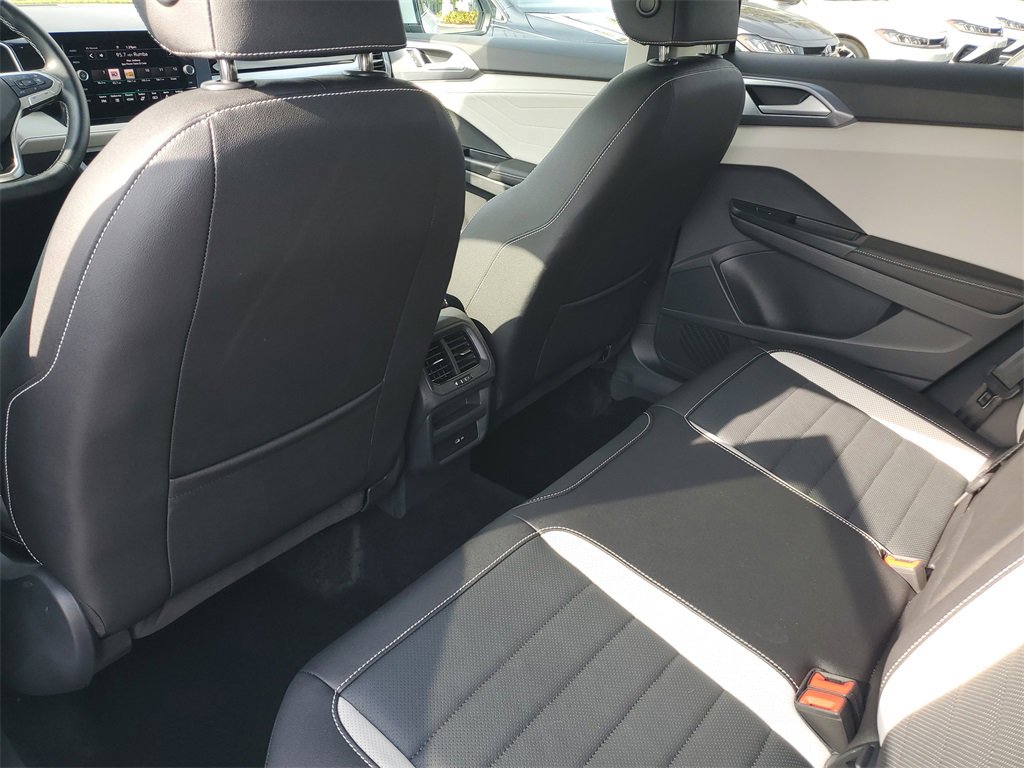 Used 2025 Volkswagen Taos SEL image 11