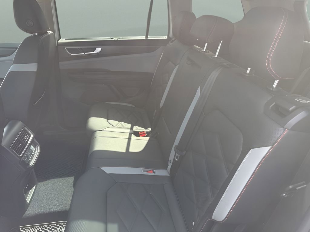 New 2026 Volkswagen Atlas Peak Edition AWD/4WD image 19