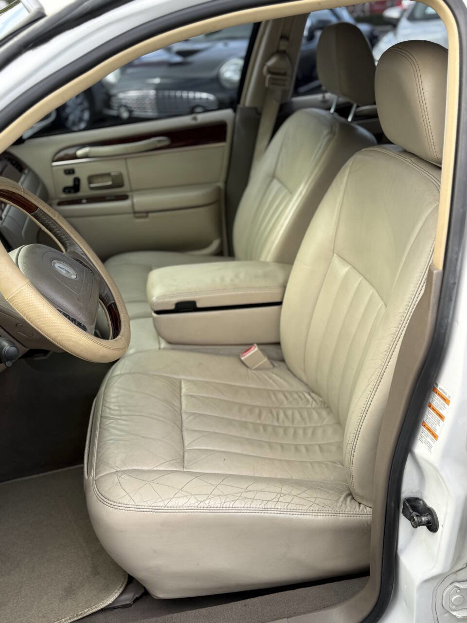 Used 2003 Lincoln Town Car Signature image 14