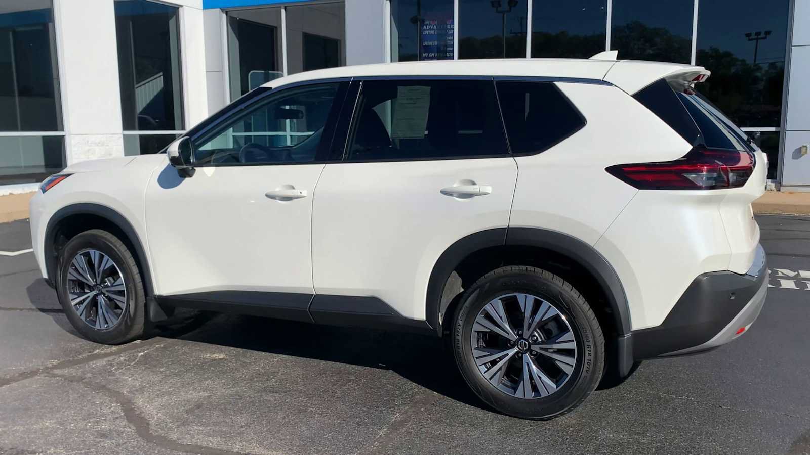 Used 2021 Nissan Rogue SV AWD/4WD image 6
