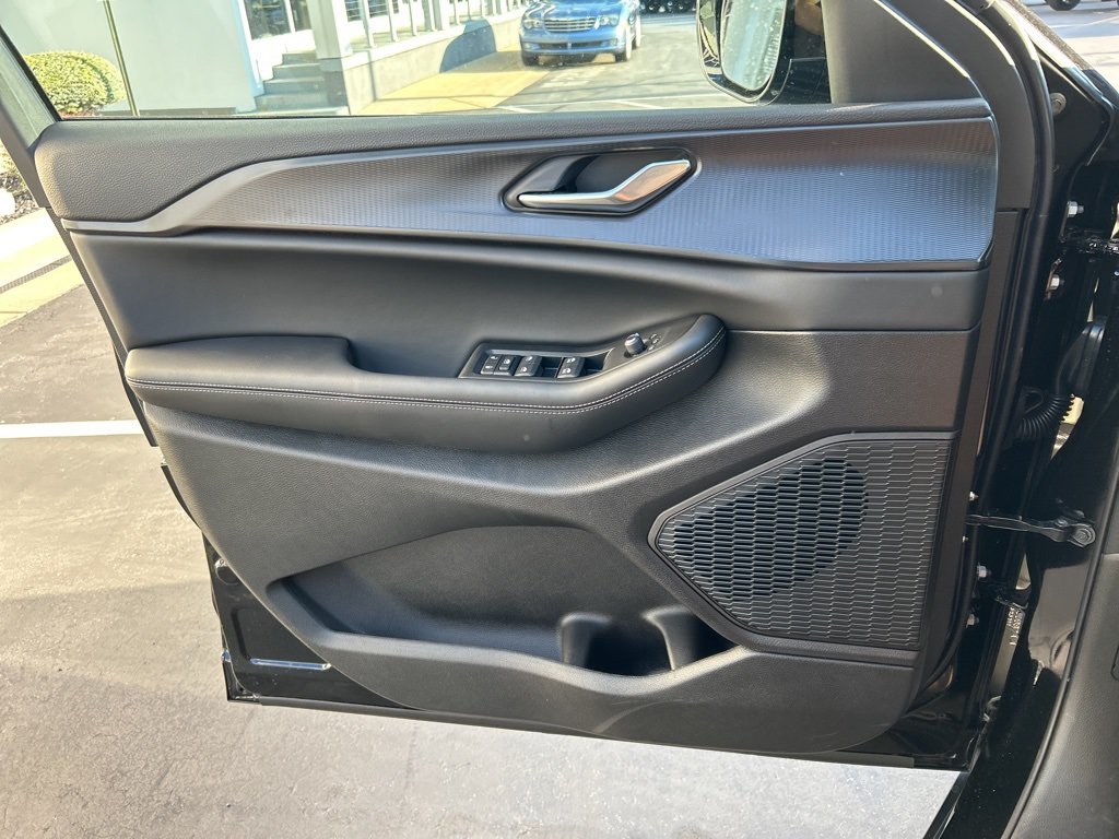 New 2025 Jeep Grand Cherokee L Altitude AWD/4WD image 19