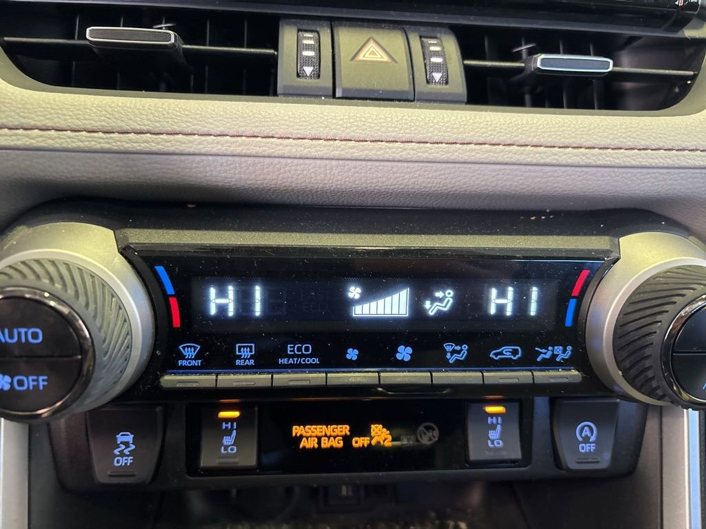 Used 2021 Toyota RAV4 XLE Premium image 19