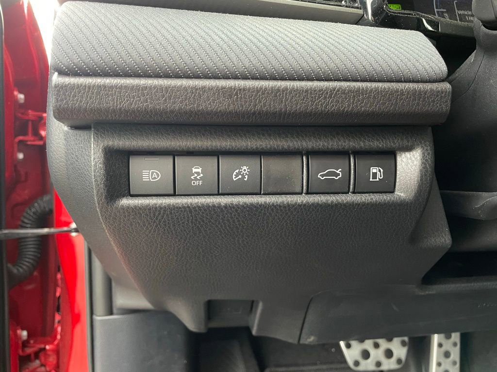 Used 2025 Toyota Camry SE w/ Convenience Package image 12