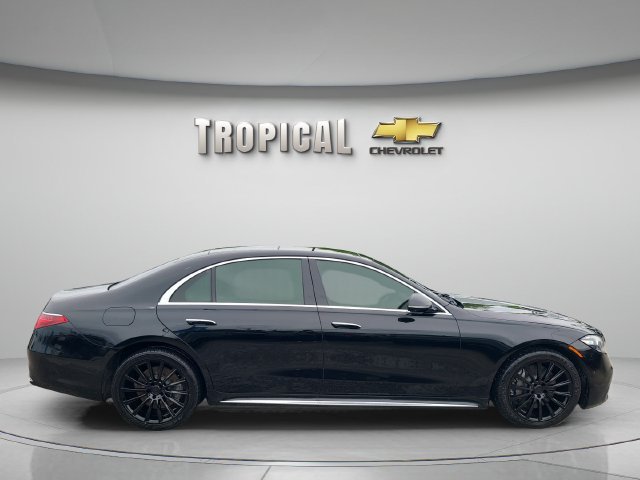 Used 2022 Mercedes-Benz S 580 4MATIC Sedan w/ AMG Line Package image 12