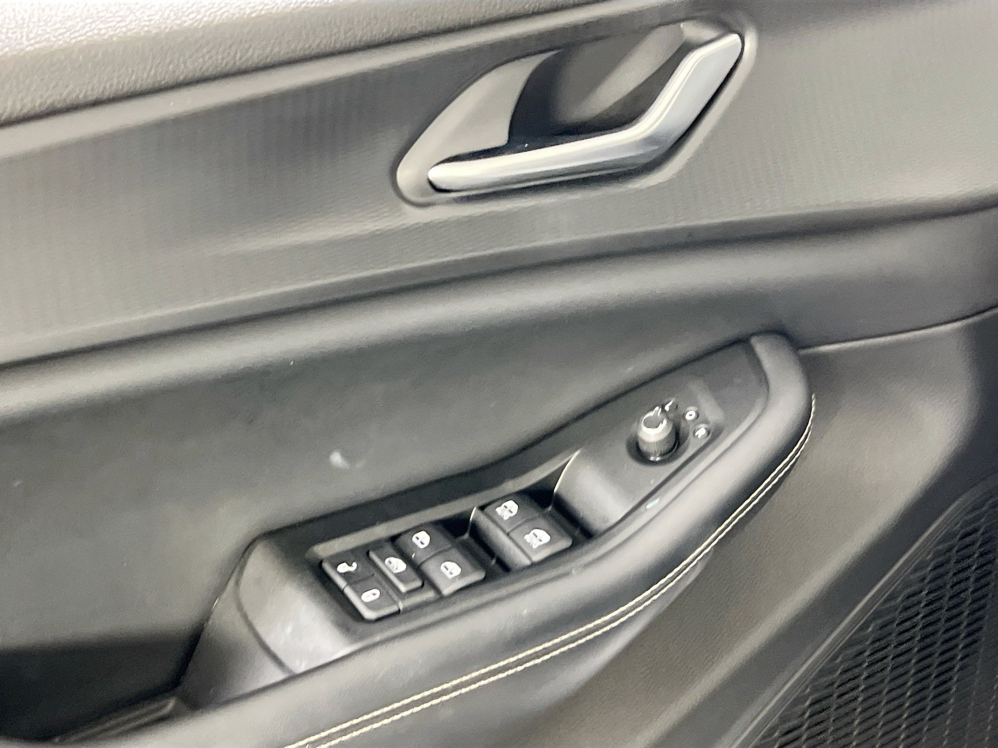 Used 2023 Jeep Grand Cherokee Altitude AWD/4WD image 17