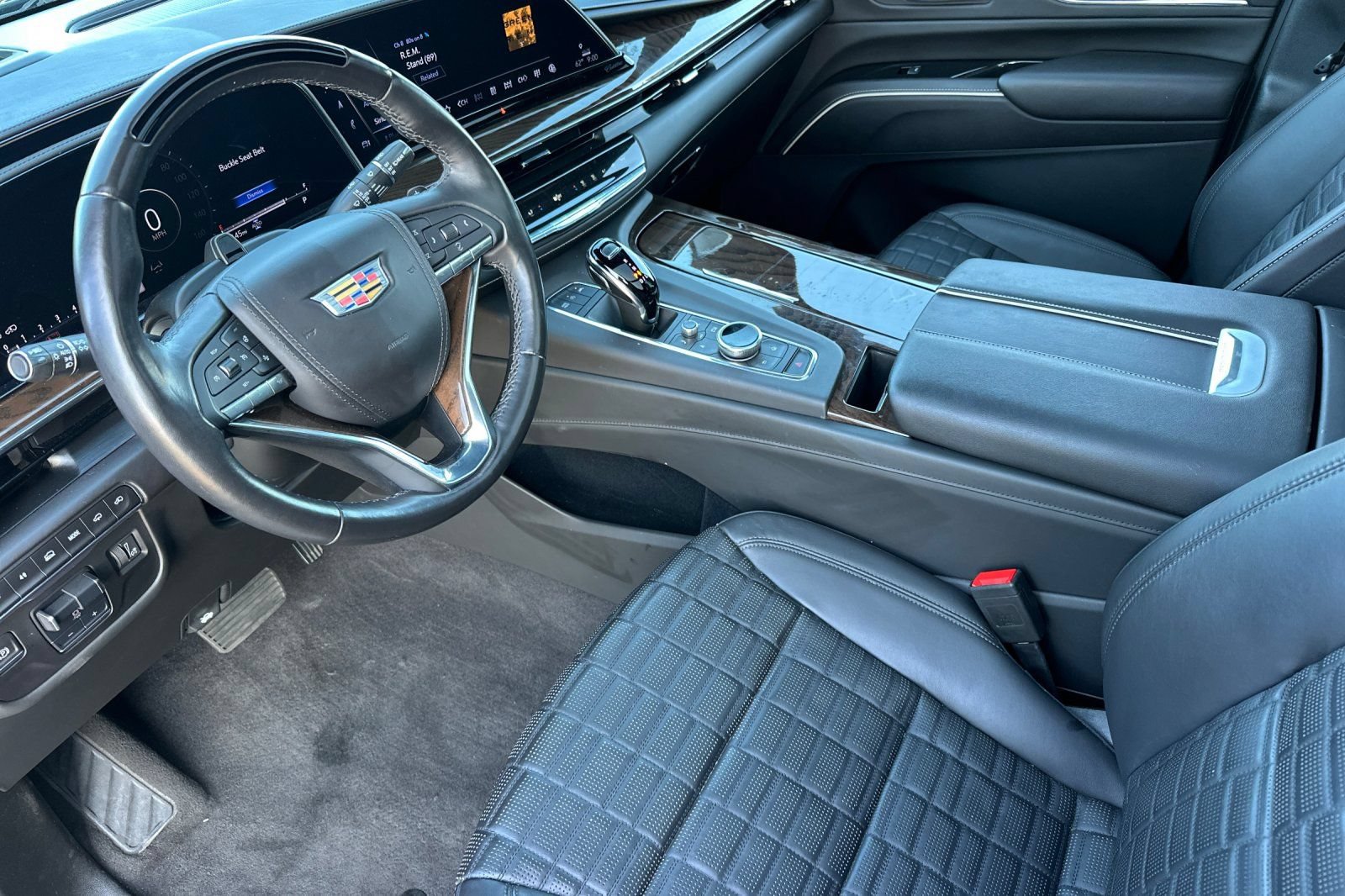 Used 2024 Cadillac Escalade Premium Luxury Platinum AWD/4WD image 10