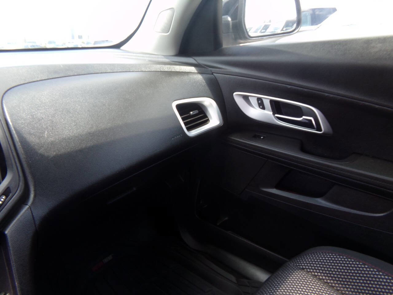 Used 2017 Chevrolet Equinox LT w/ Convenience Package image 44