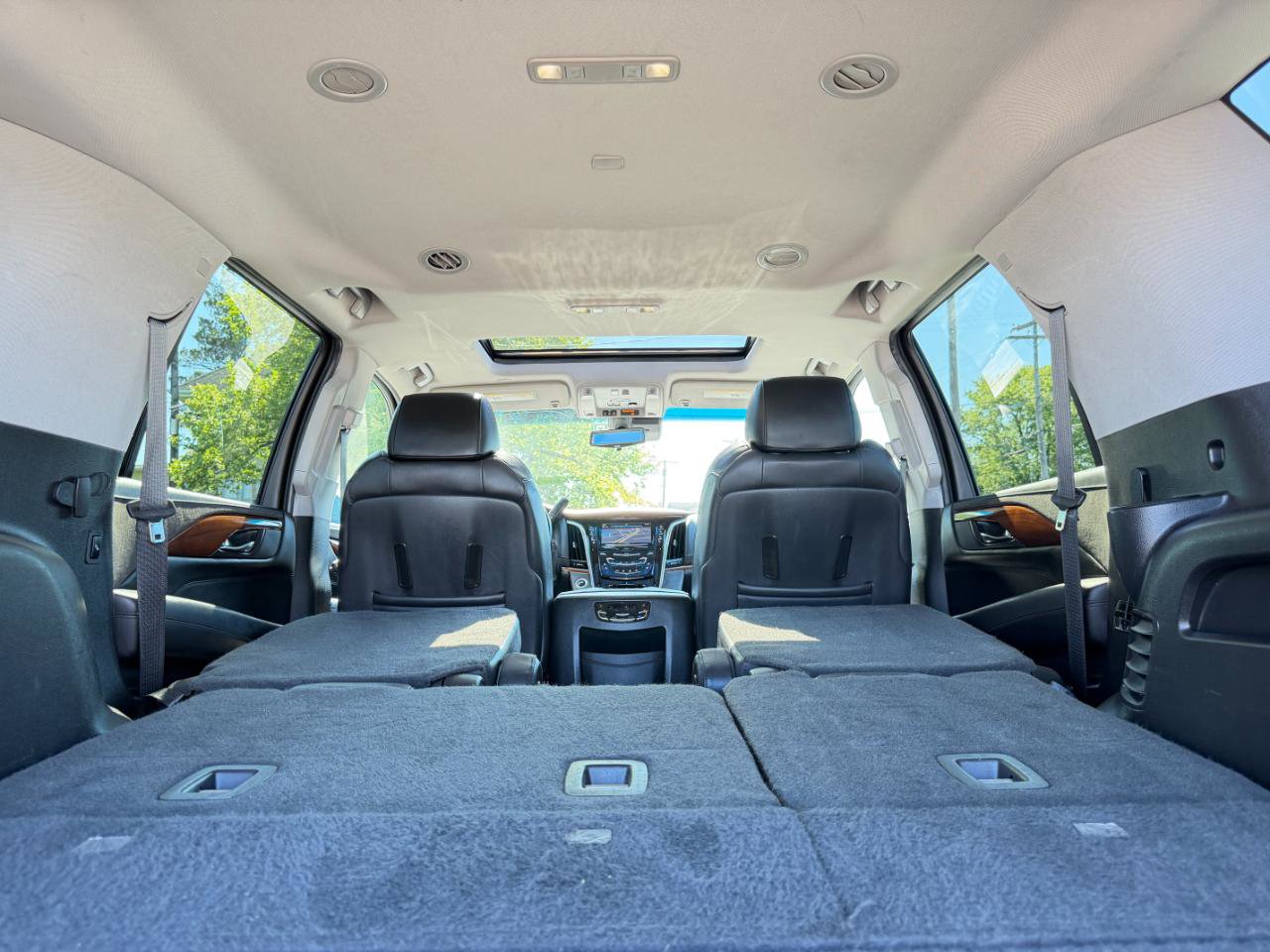 Used 2018 Cadillac Escalade Luxury AWD/4WD image 39