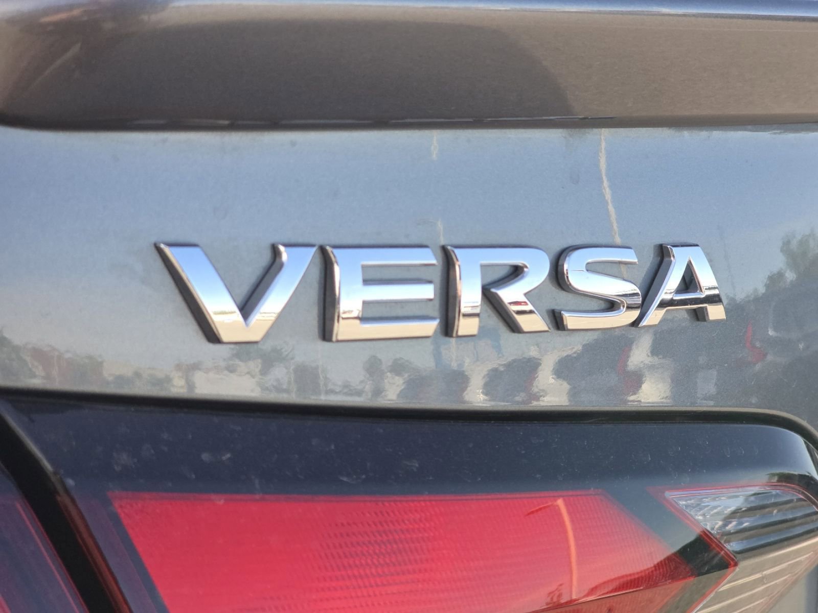 Used 2025 Nissan Versa SR w/ Trunk Package FWD image 9
