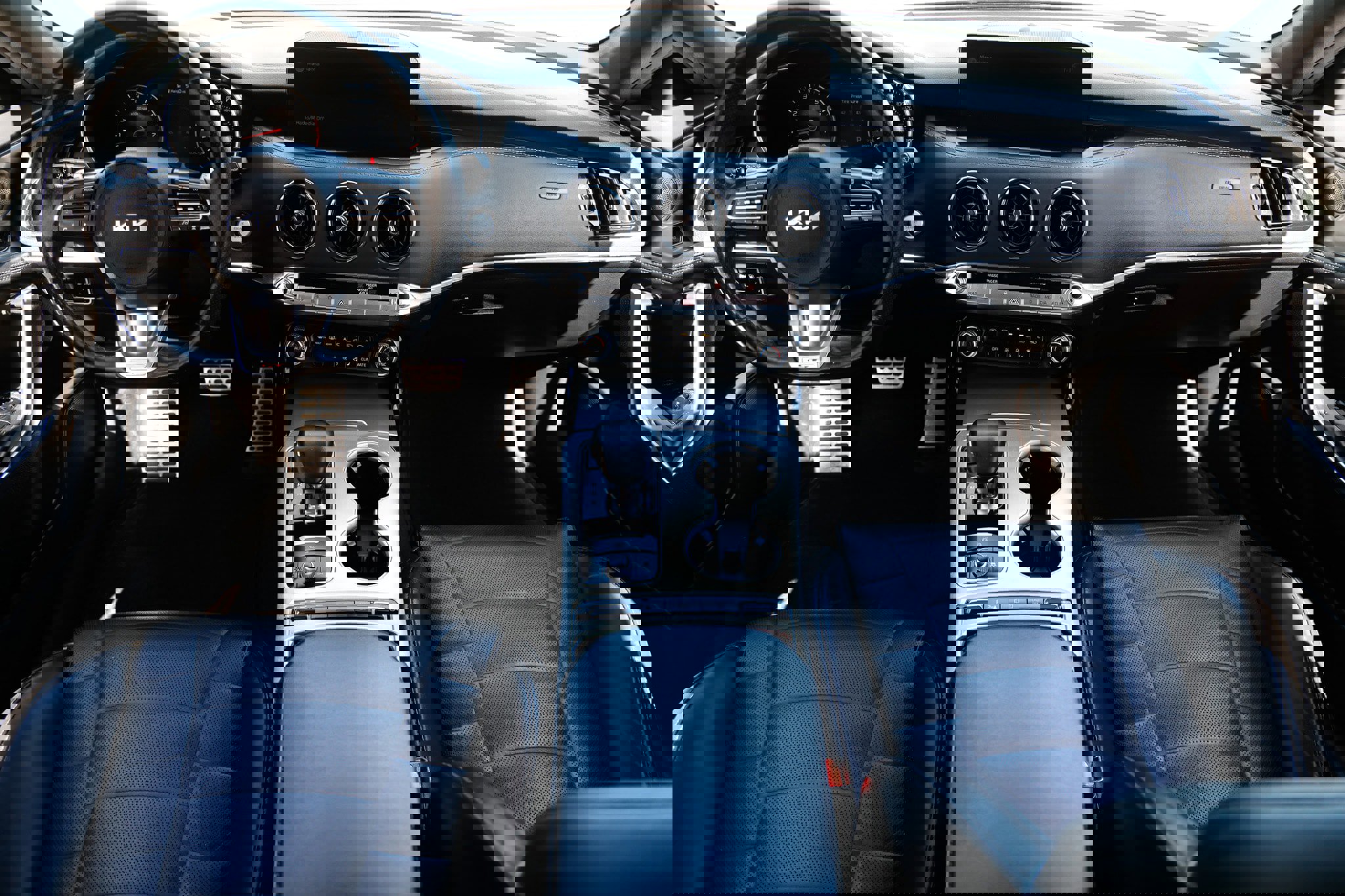 Used 2022 Kia Stinger GT2 image 2