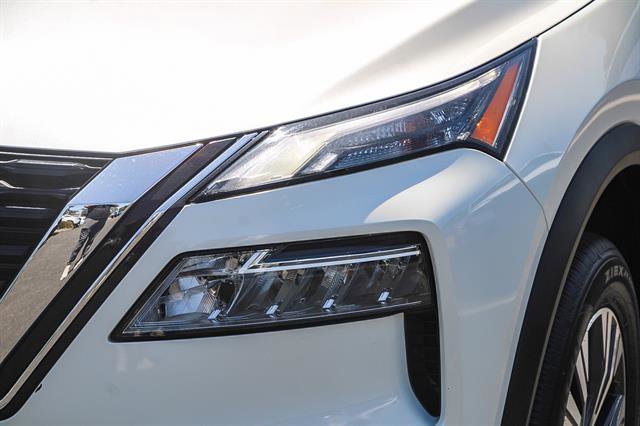 Used 2023 Nissan Rogue SV image 8