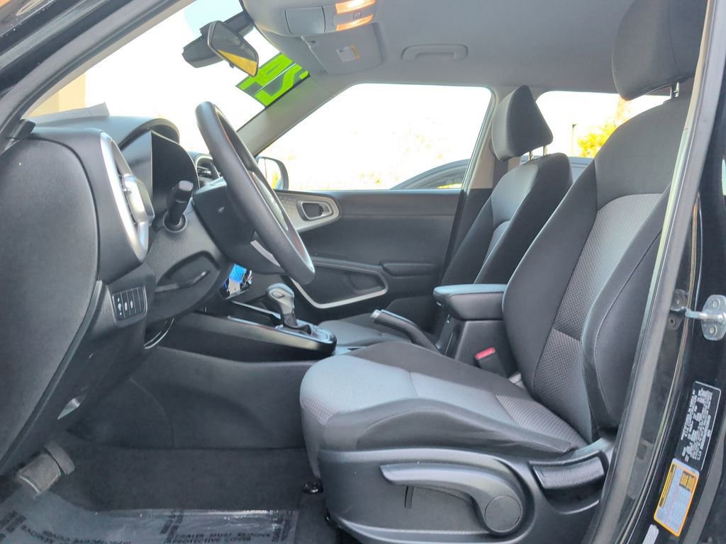 Used 2024 Kia Soul LX w/ Option Group 015 FWD image 7