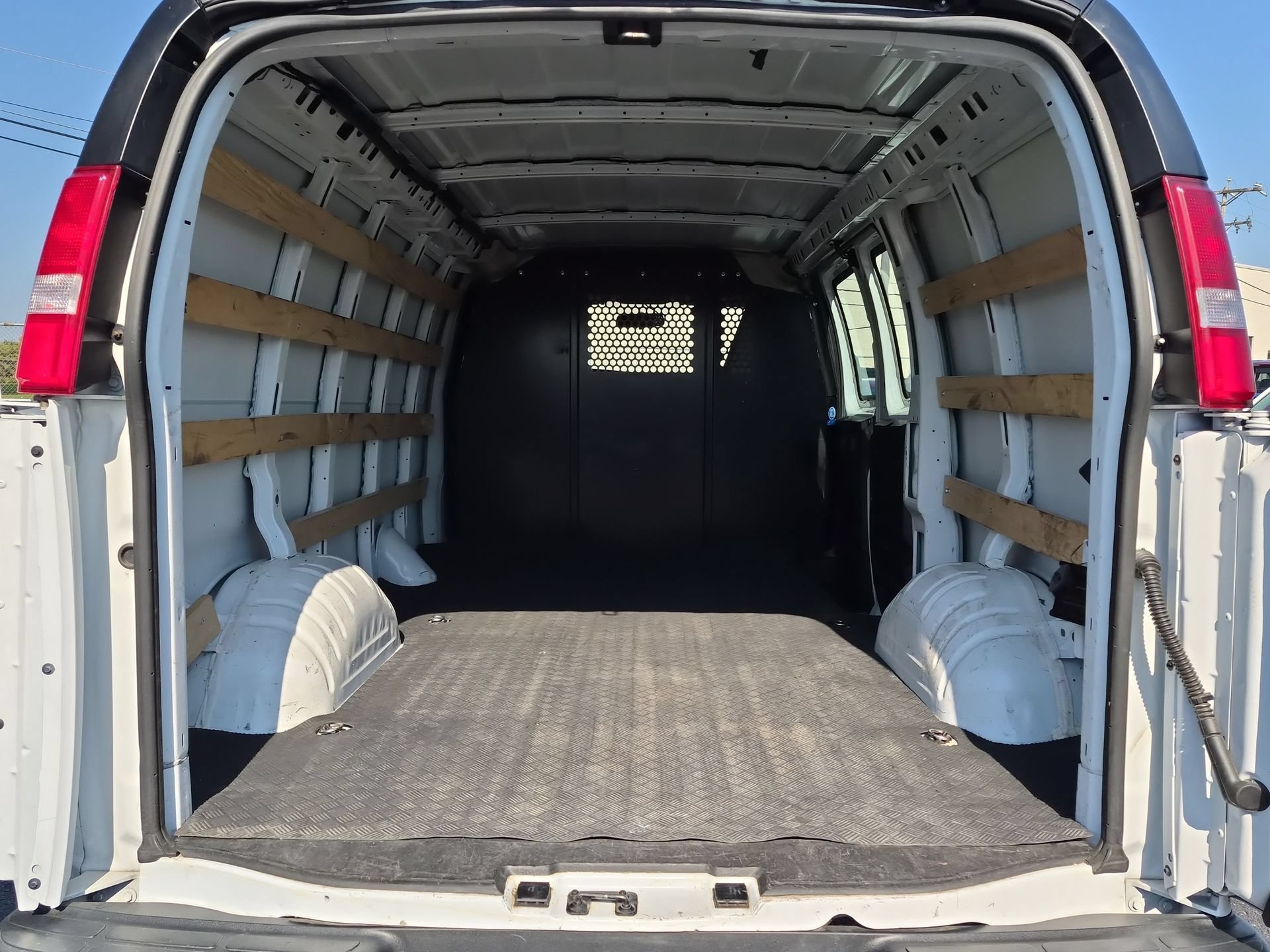 Used 2025 Chevrolet Express 2500 w/ Driver Convenience Package RWD image 23