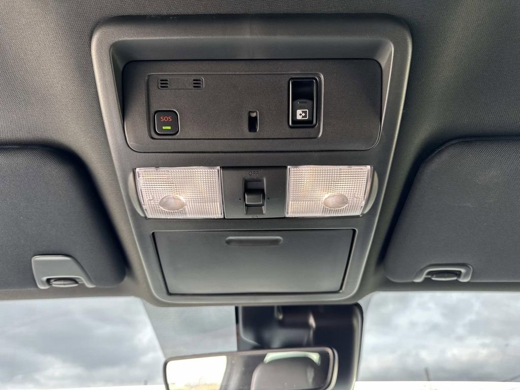 Used 2023 Nissan Titan PRO-4X image 46