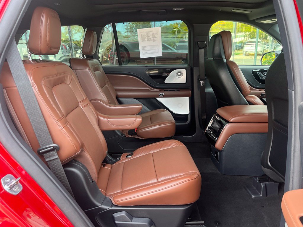 Used 2025 Lincoln Aviator Reserve w/ Equipment Group 201A AWD/4WD image 20