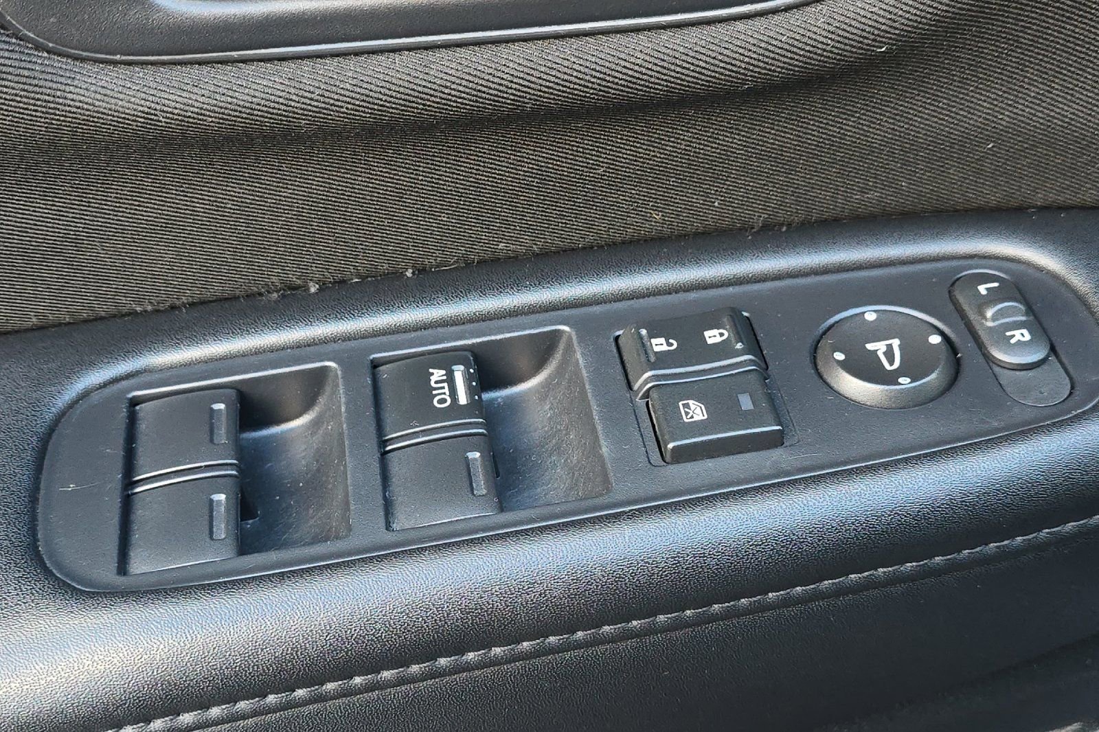 Used 2016 Honda HR-V LX image 14