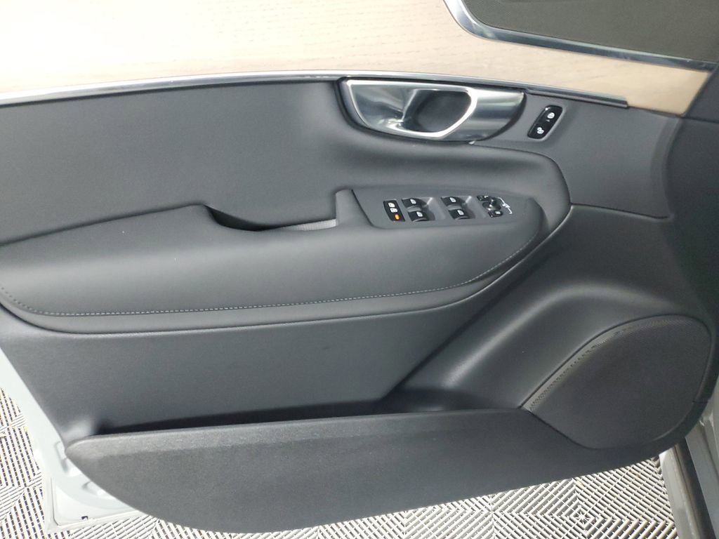 Certified 2025 Volvo XC90 B6 Core w/ Climate Package image 23