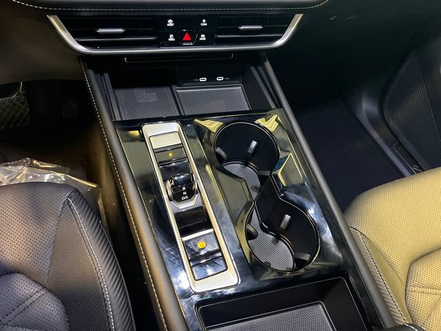 Certified 2024 Volkswagen Atlas Cross Sport SE FWD image 28