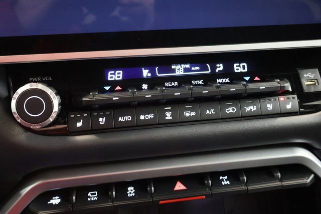 Used 2025 Toyota Sequoia Platinum AWD/4WD image 21