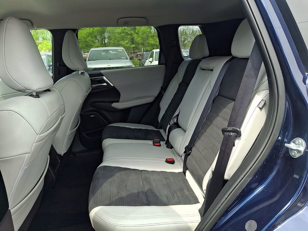 Used 2025 Mitsubishi Outlander SE AWD/4WD image 12