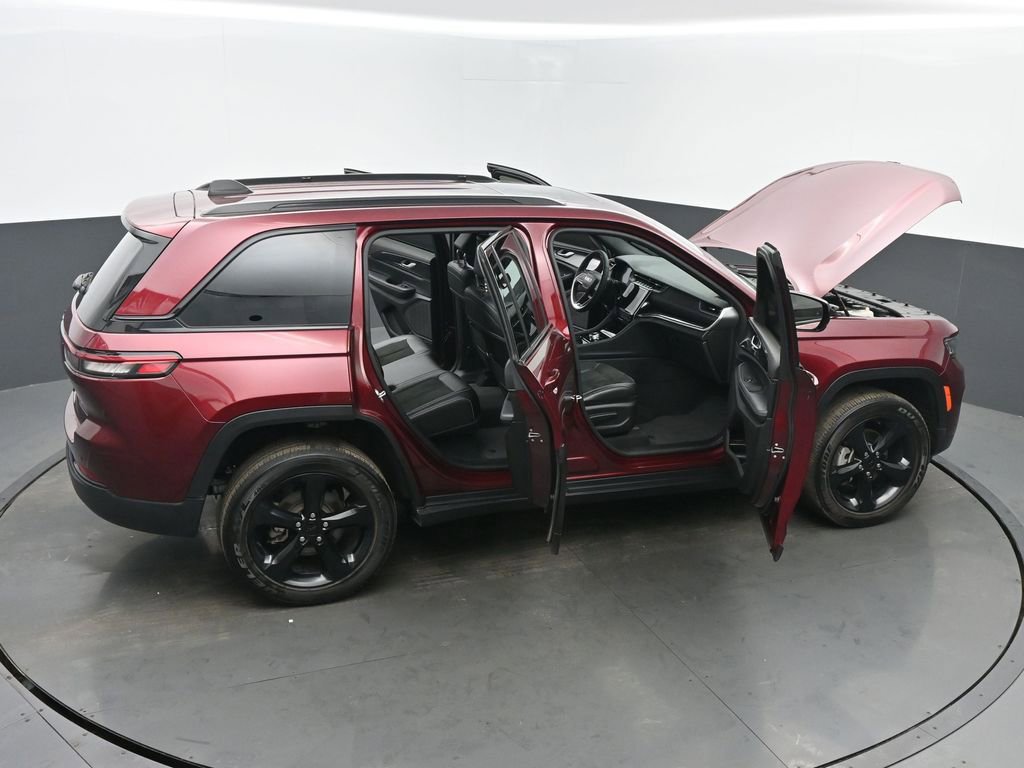 Used 2023 Jeep Grand Cherokee Altitude image 65