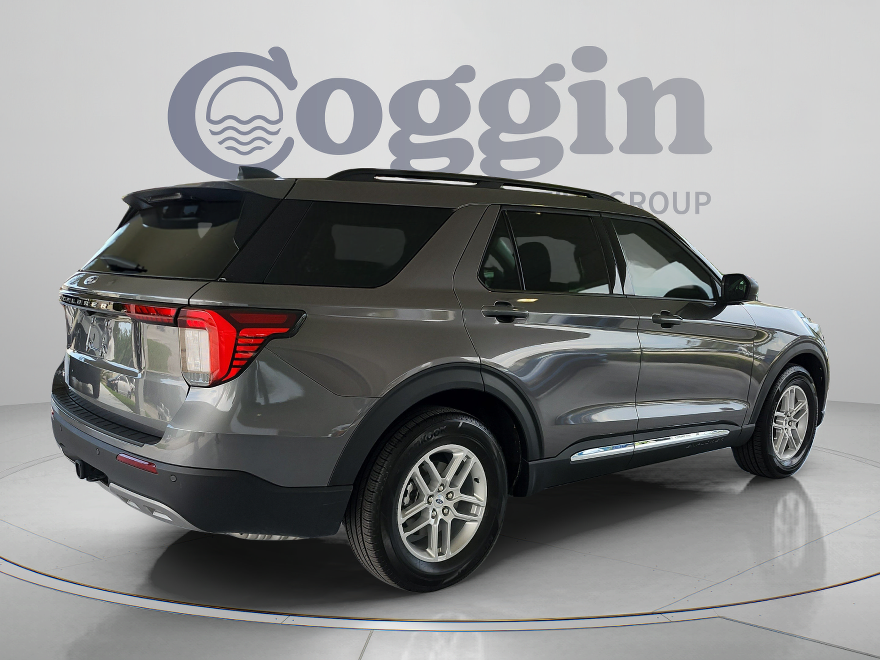 Certified 2025 Ford Explorer Active w/ Active Comfort Package RWD image 5