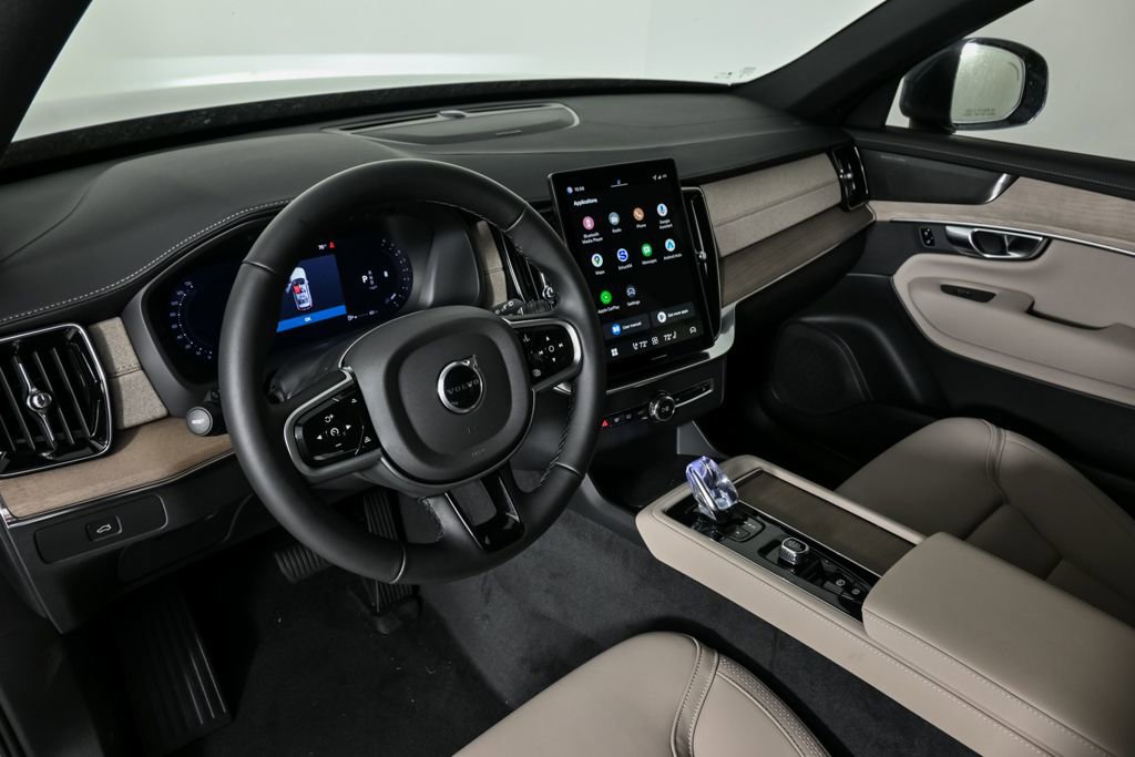 New 2026 Volvo XC90 B6 Plus w/ Protection Package Premier image 4