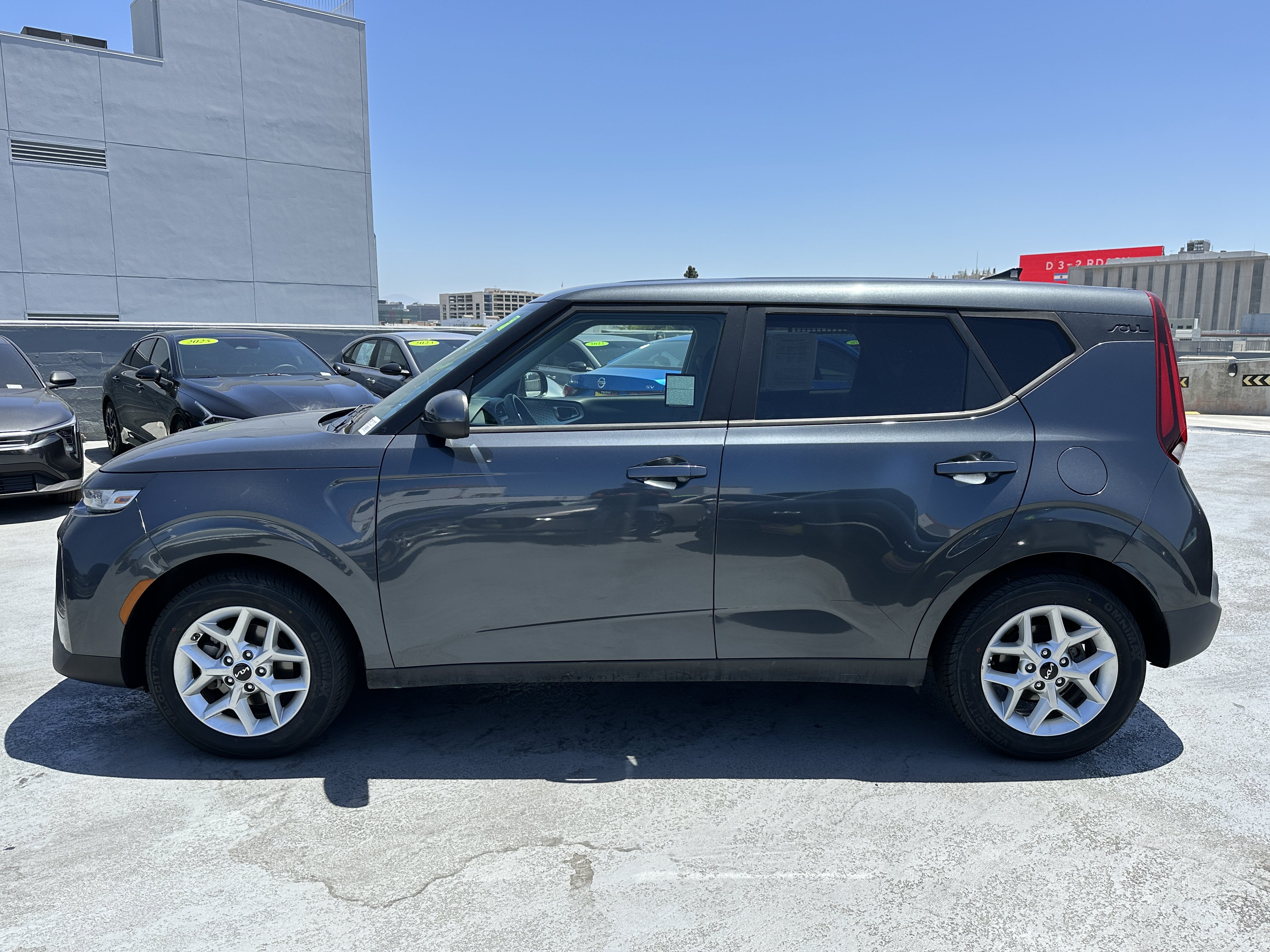 Certified 2022 Kia Soul LX w/ Technology Package FWD image 3