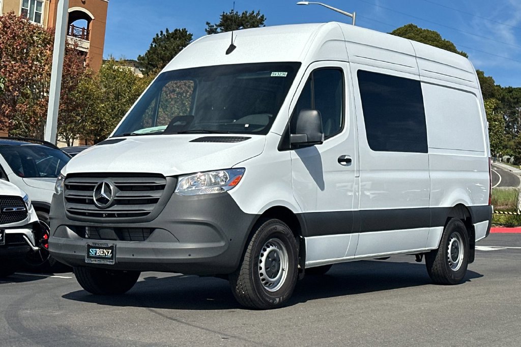 Used 2025 Mercedes-Benz Sprinter 2500 image 8