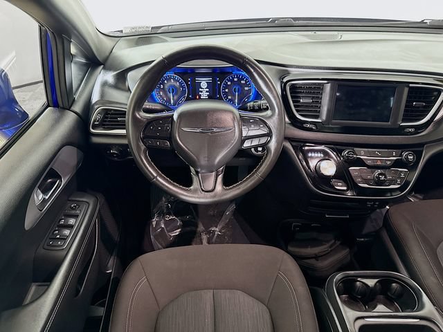 Used 2020 Chrysler Pacifica Touring w/ S Appearance Package FWD image 20