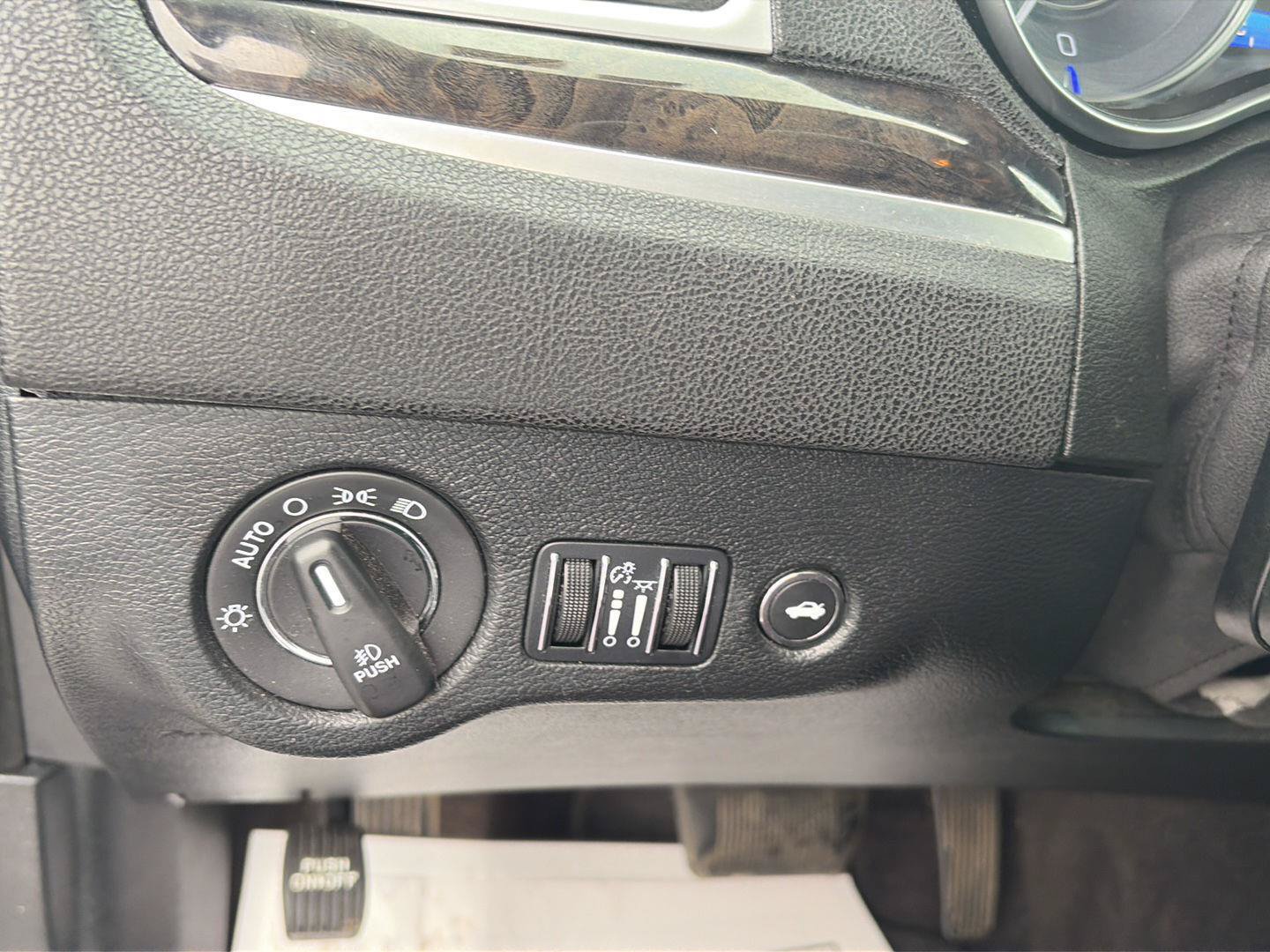 Used 2017 Chrysler 300 C RWD image 31