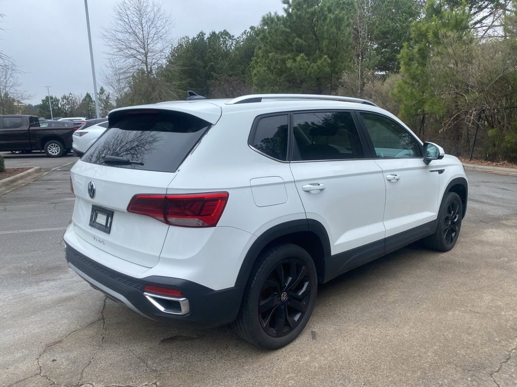 Used 2024 Volkswagen Taos SE image 3