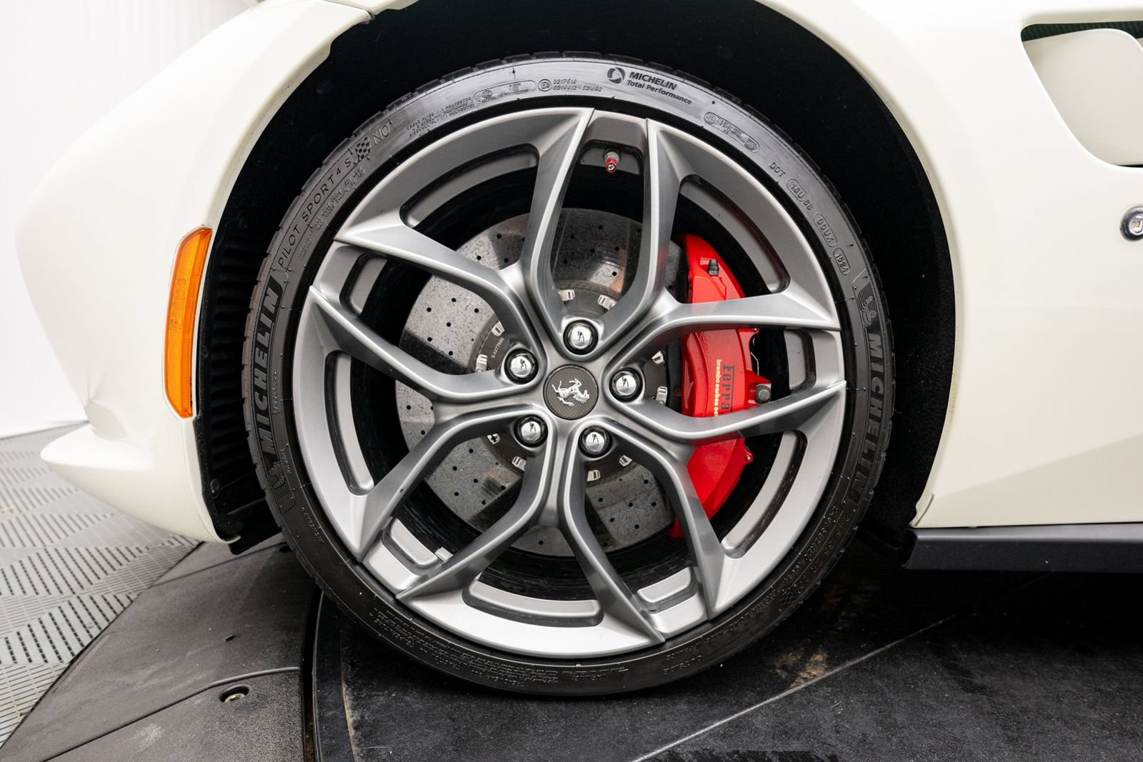 Used 2018 Ferrari GTC4Lusso T RWD image 27