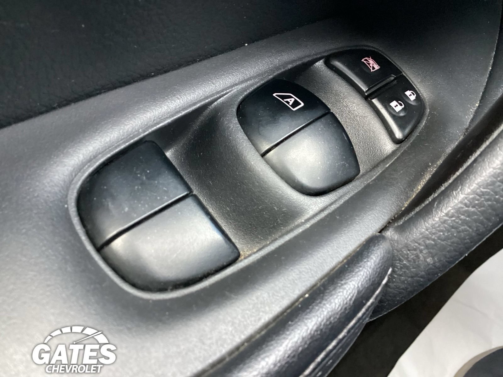 Used 2017 Nissan Rogue SV AWD/4WD image 21