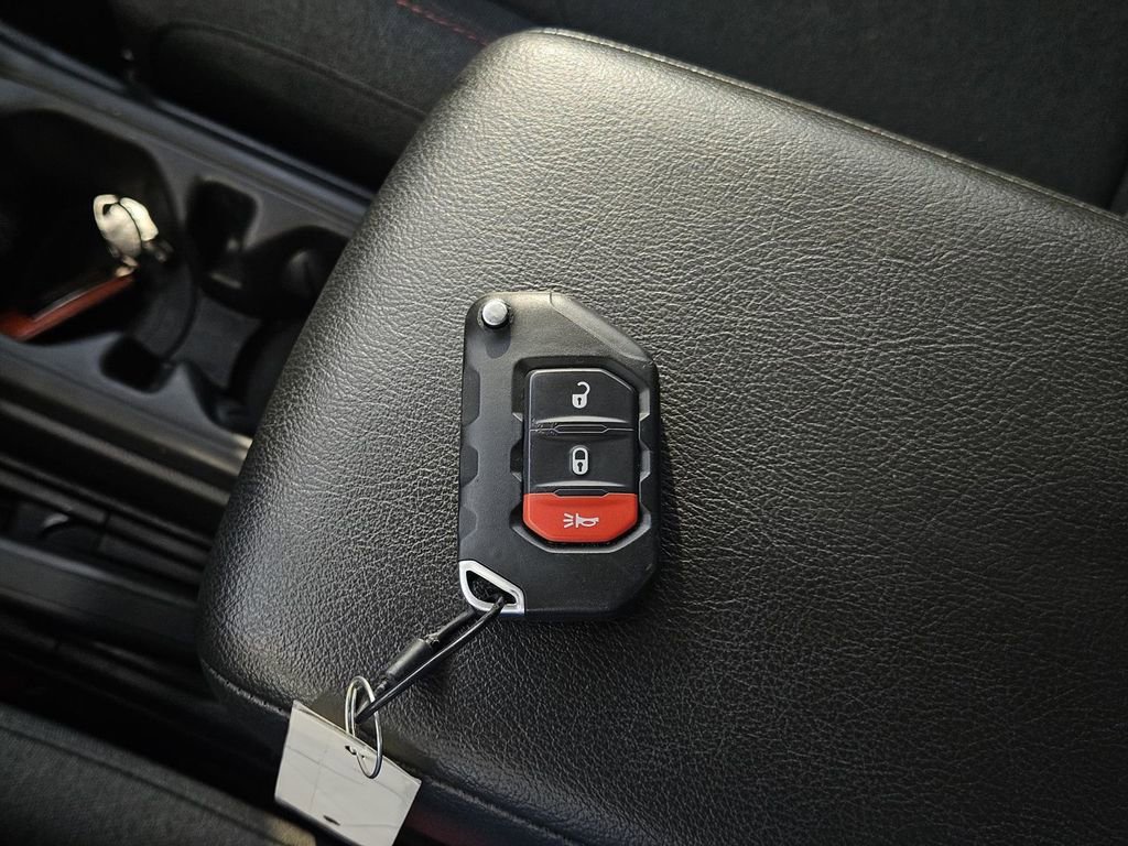 Used 2025 Jeep Wrangler Unlimited Rubicon image 30