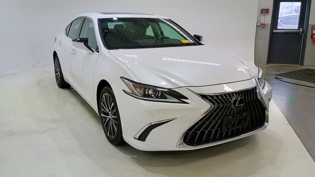 Used 2023 Lexus ES 250 w/ Premium Package image 3