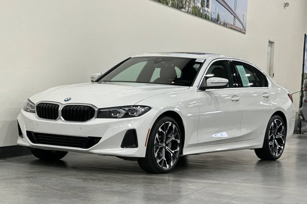 Used 2025 BMW 330i Sedan w/ Premium Package RWD image 8