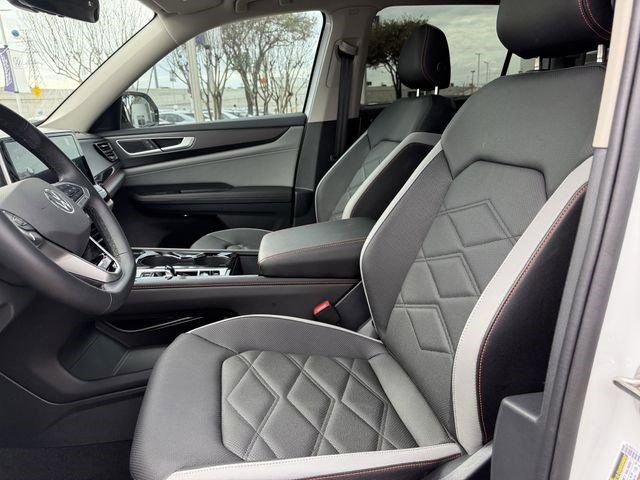 Used 2025 Volkswagen Atlas Peak Edition SE image 22