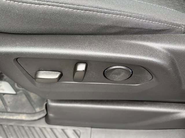 Used 2025 Chevrolet Silverado 1500 Custom image 18