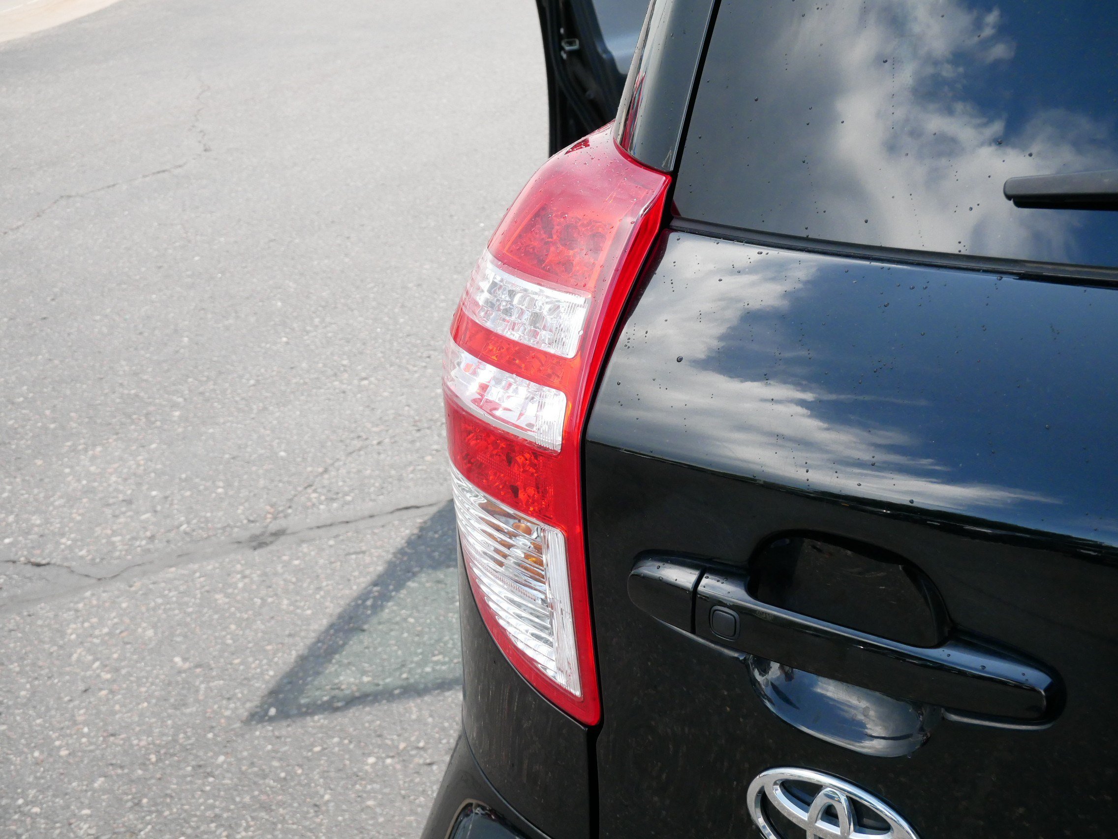 Used 2011 Toyota RAV4 Limited w/ Limited Extra Value Pkg AWD/4WD image 17