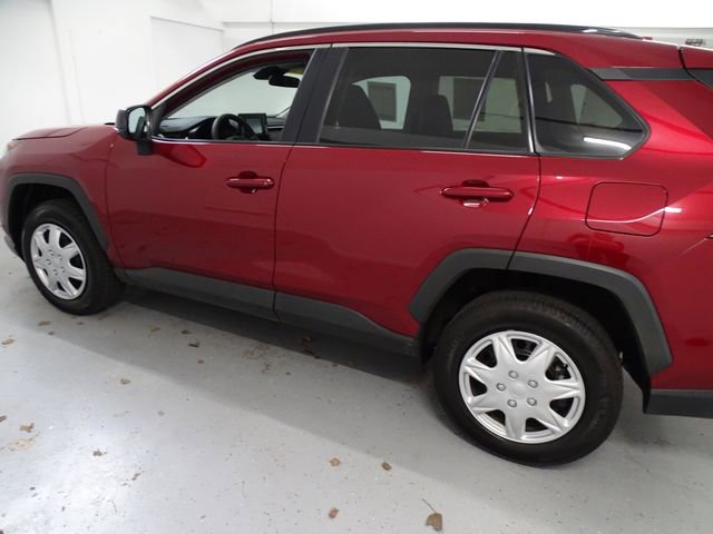 Used 2019 Toyota RAV4 LE FWD image 15