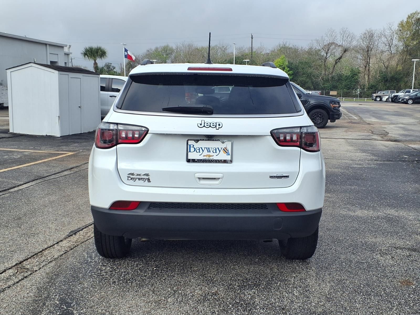 Used 2025 Jeep Compass Latitude image 22