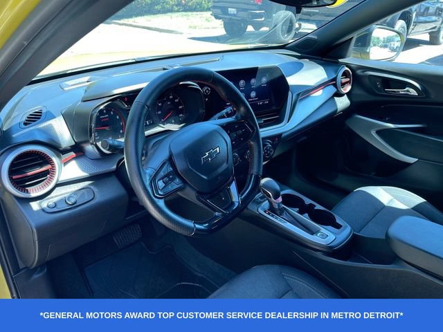 Used 2025 Chevrolet Trax RS FWD image 11