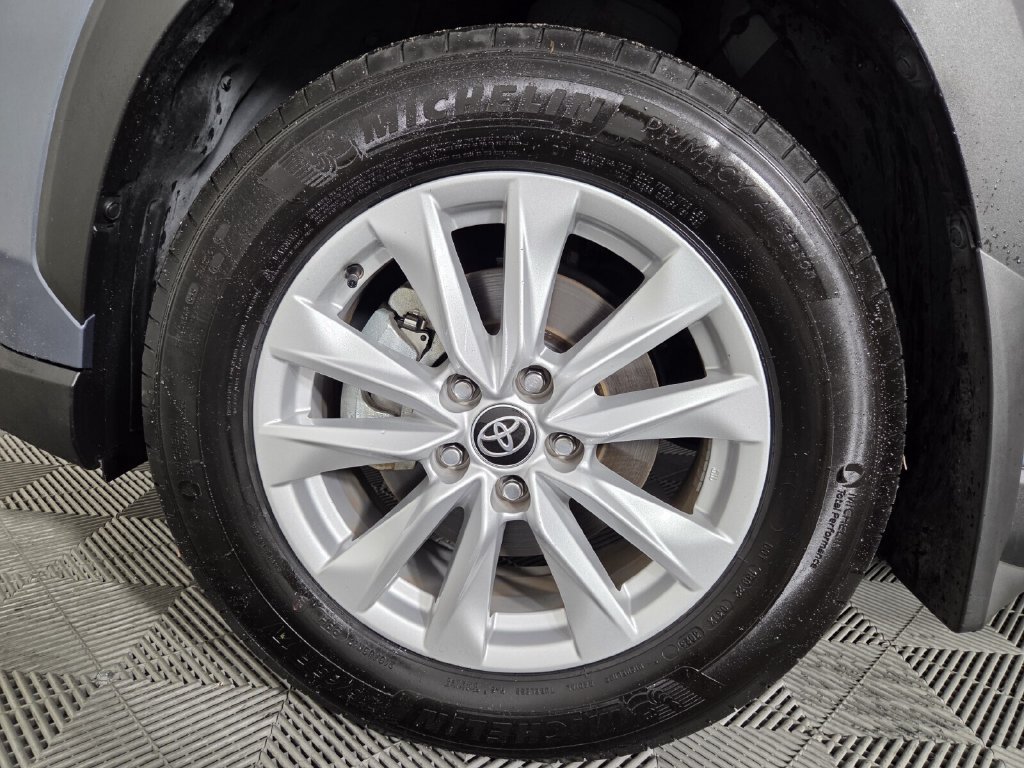 Used 2023 Toyota Corolla Cross LE FWD image 6